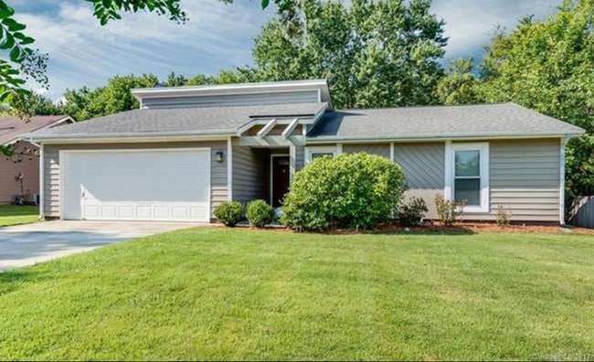 3 bed, 2 bath, 2 car garage, fenced yard, 1 block from greenway on quiet street - 113 Vista Grande Cir