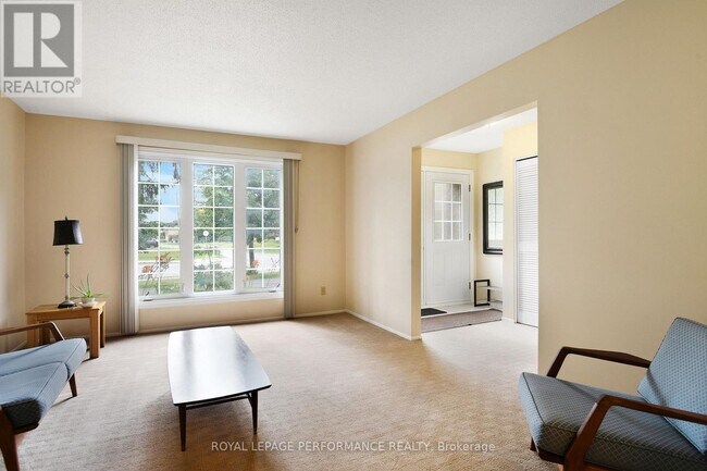 Photo du bâtiment - 1053 Meadowlands Dr