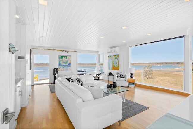 Building Photo - 113 Louse Point Rd