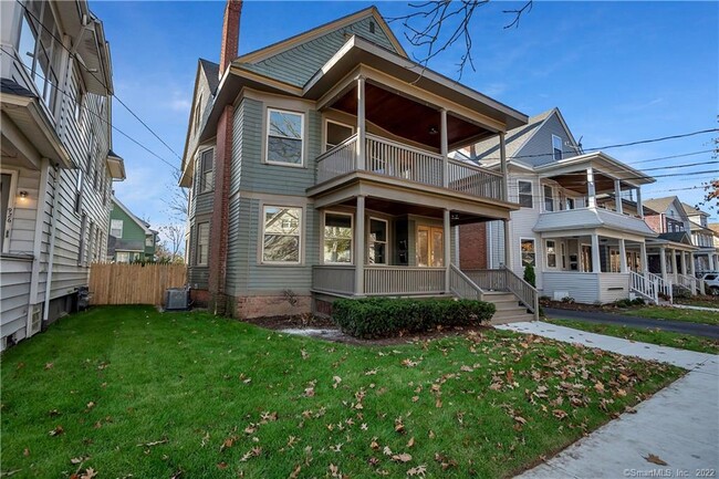 Building Photo - 928 Elm St