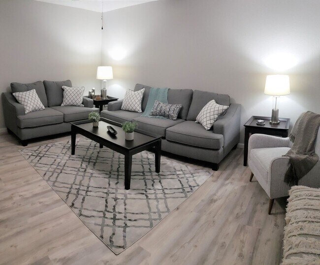 Building Photo - Fully Furnished Rental