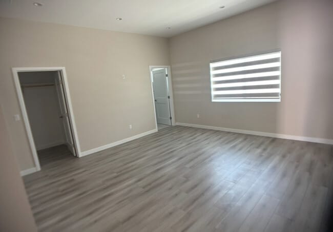 Foto del edificio - 8703 Cranford Ave