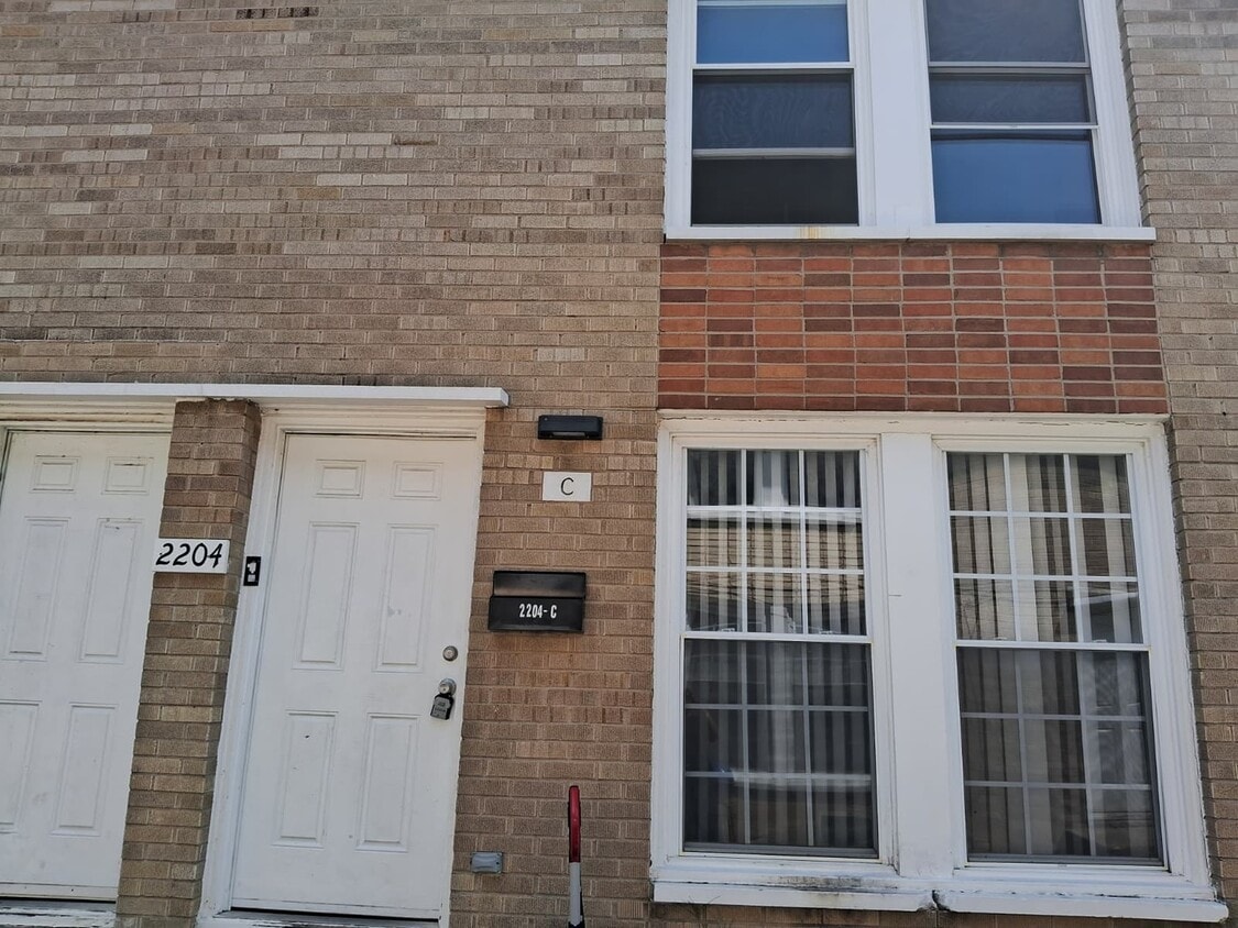 Building Photo - 2202 Hebron Ave