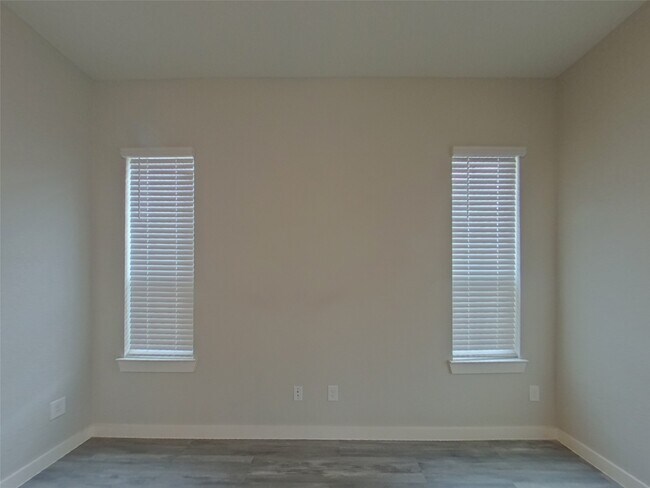 Foto del edificio - 9835 Willow Creek Commerce Dr
