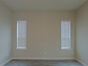 Building Photo - 9835 Willow Creek Commerce Dr