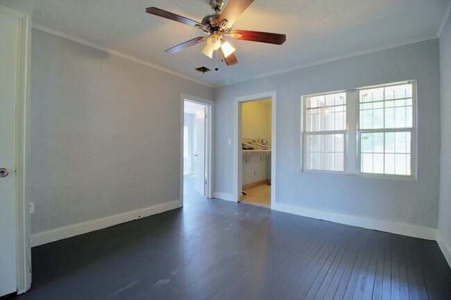 Foto del edificio - 813 NE 24th St