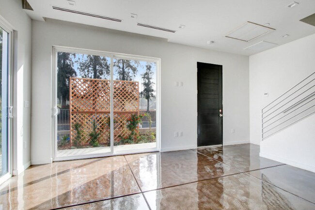 Foto del edificio - 5407 Huntington Dr