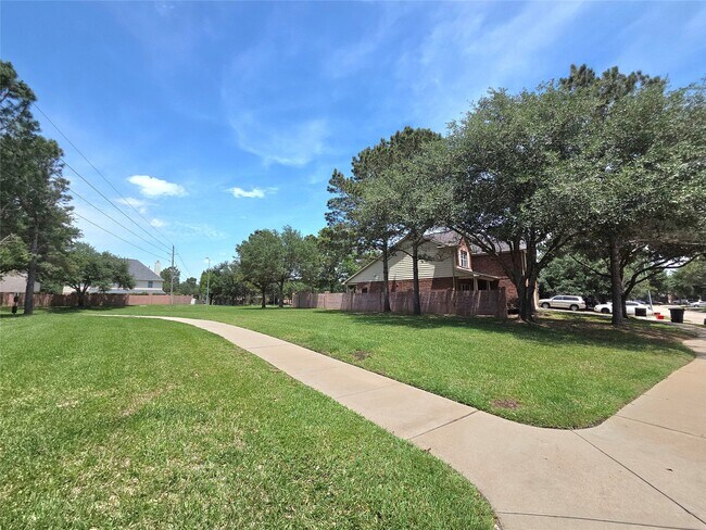 Foto del edificio - 4411 Wellington Grove Ln
