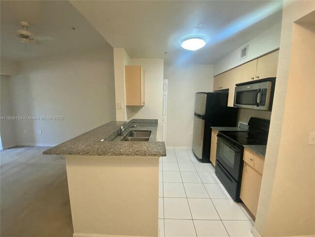 Building Photo - 2544 Centergate Dr