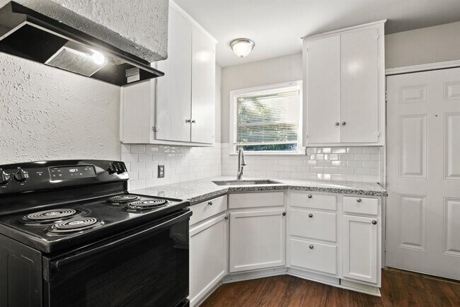 Building Photo - 911 Patsy Dr