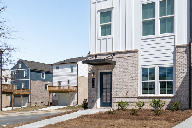 Building Photo - 2670 Whistler Way NE