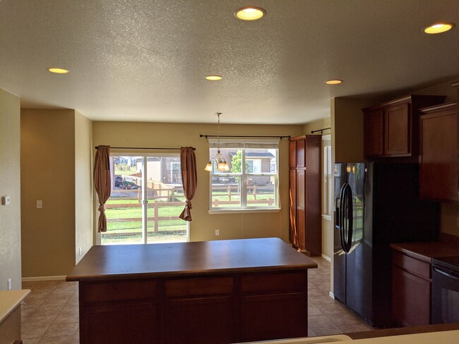 Foto del edificio - Gorgeous 3 Bed 2.5 Bath Home- Windsor, CO!