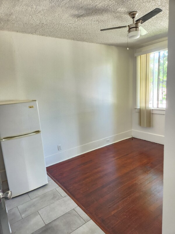 Building Photo - 1114 Poinsettia Dr