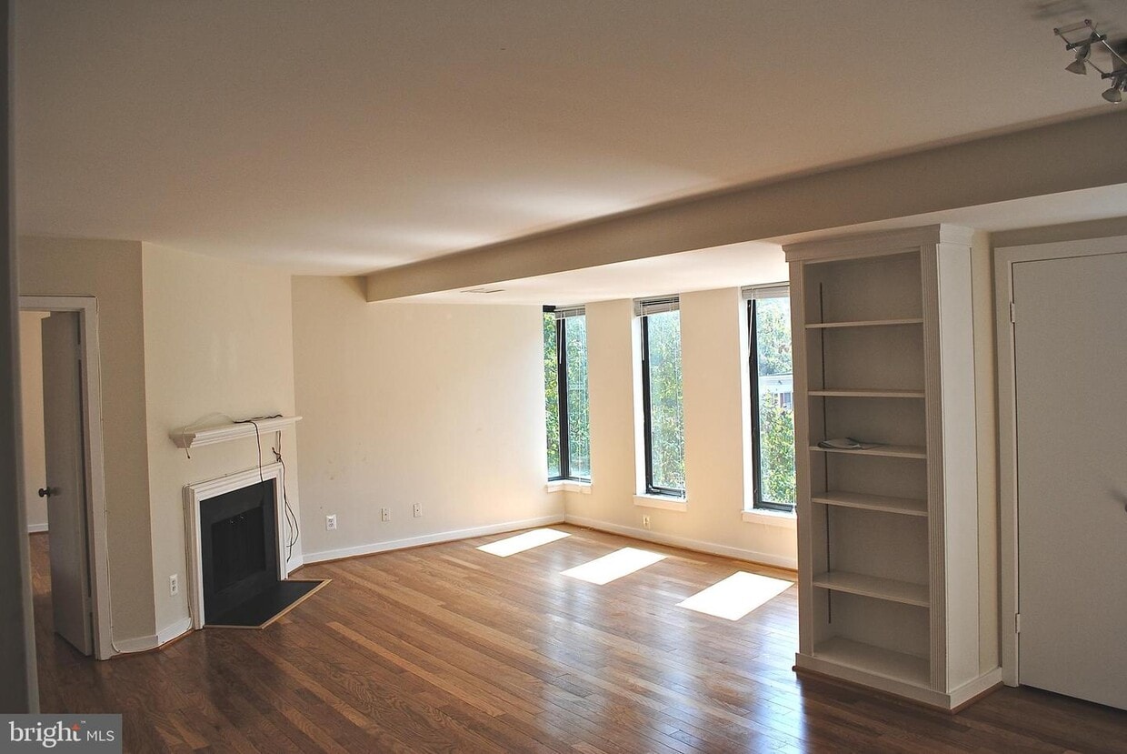 Primary Photo - 2501 K St NW
