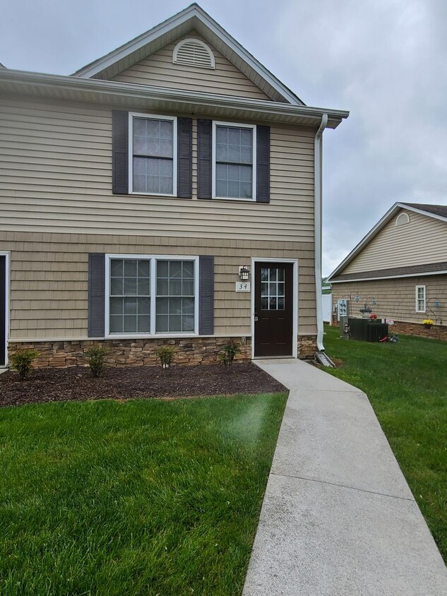 Tavern Grove - End Unit Townhouse - Tavern Grove - End Unit Townhouse