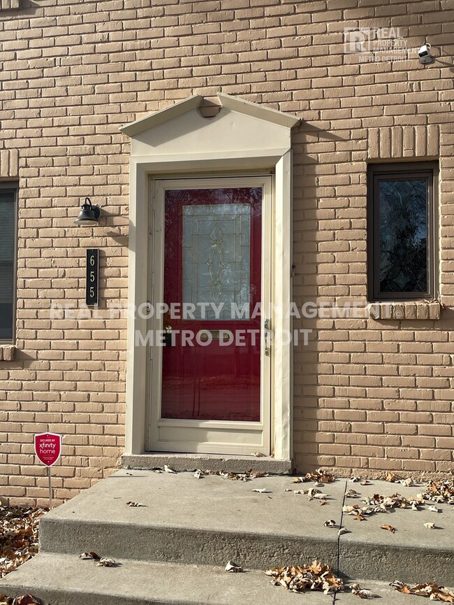 Building Photo - 655 N Eton St