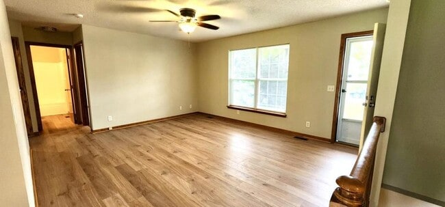 Building Photo - 1713 Briarwood Ln