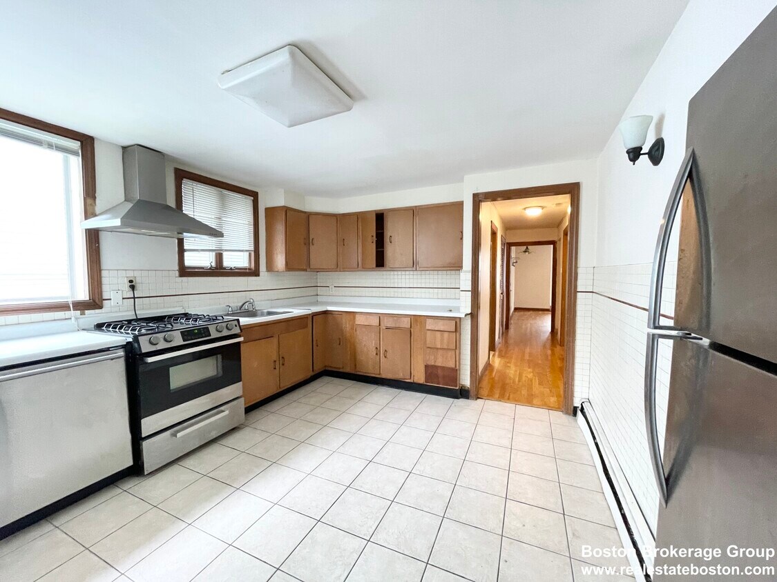 Building Photo - 1570 Tremont St
