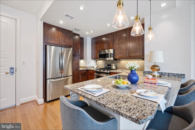 Building Photo - 8220 Crestwood Heights Dr