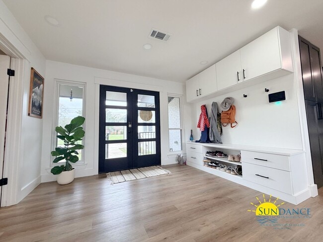 Building Photo - Custom 4BR Pool Home in Kenwood with Bonus Room & Private Backyard!