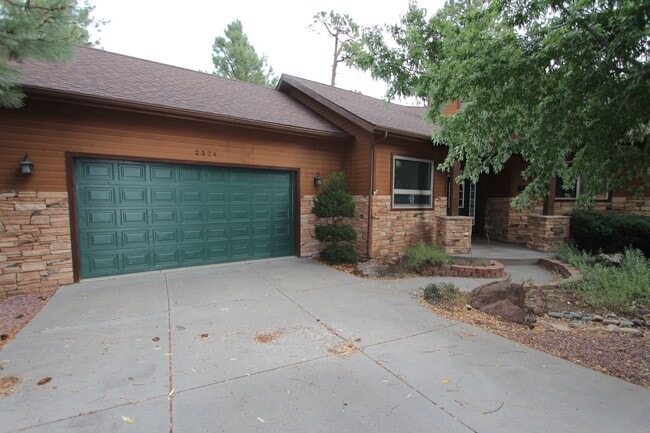 Building Photo - Stunning Boulder Pointe home with Huge Bon...