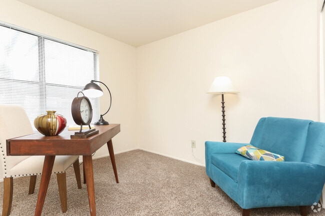 2BR, 2BA - 986 SF - Bedroom - Stoney Brooke Apartments