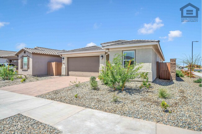 Foto del edificio - 4Bed/3Bath House at Thomas Rd/99th Ave! Ready for Immediate Move-In! -- Mother-In-Law Suite W/Pri...