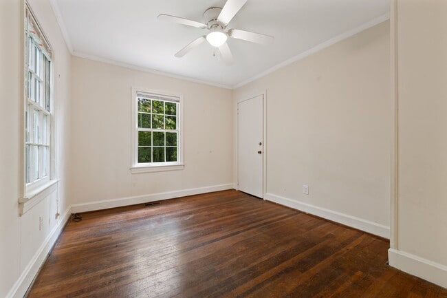 Building Photo - Charming Pet-Friendly Chapel Hill Cottage Minutes from UNC