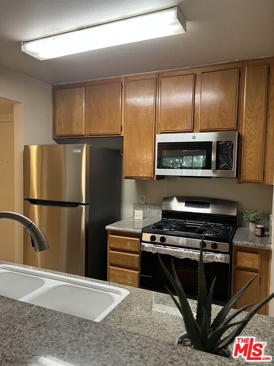 Foto principal - 7640 Oso Ave