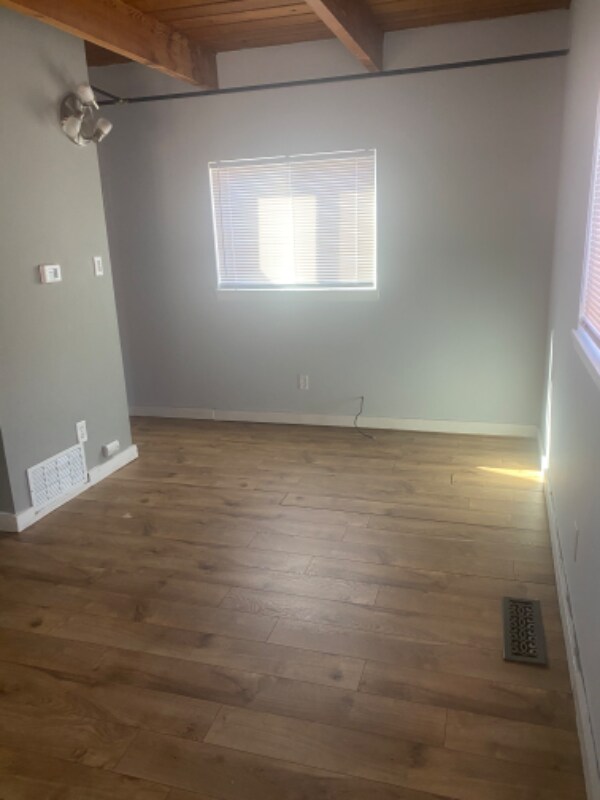 Building Photo - 229 Lilac St