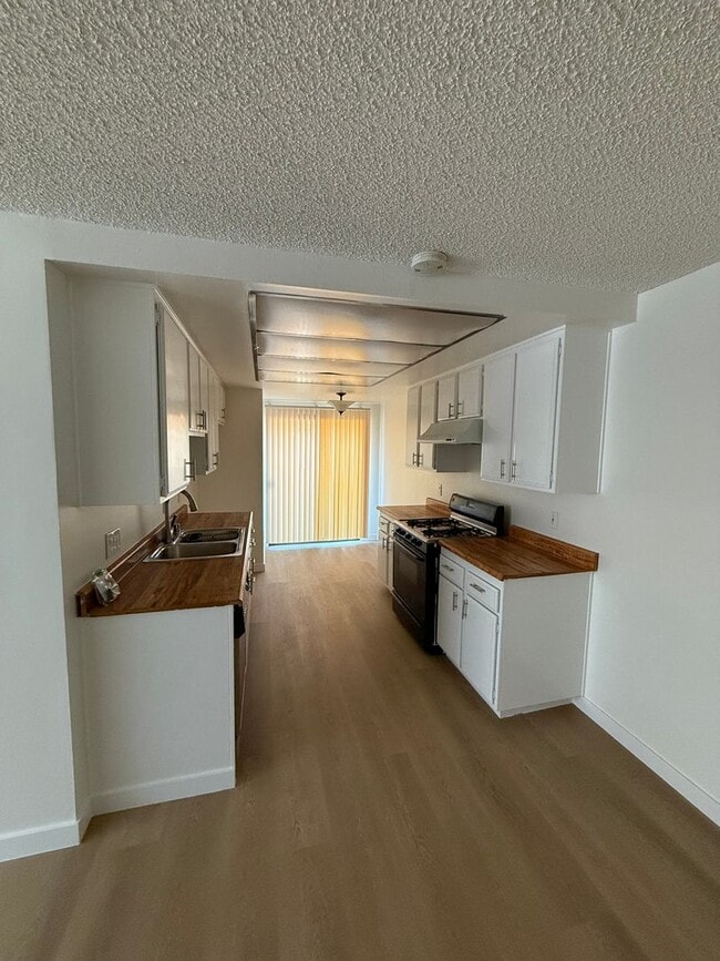 Building Photo - Remodeled 2 bedroom, 2 bath condo for rent...