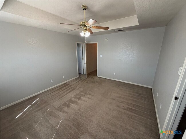 Foto del edificio - 3701 Dustin Ct