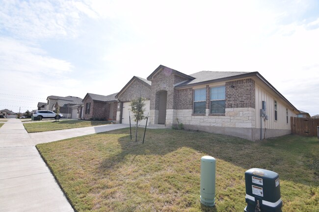 Building Photo - 9619 Falme Ln
