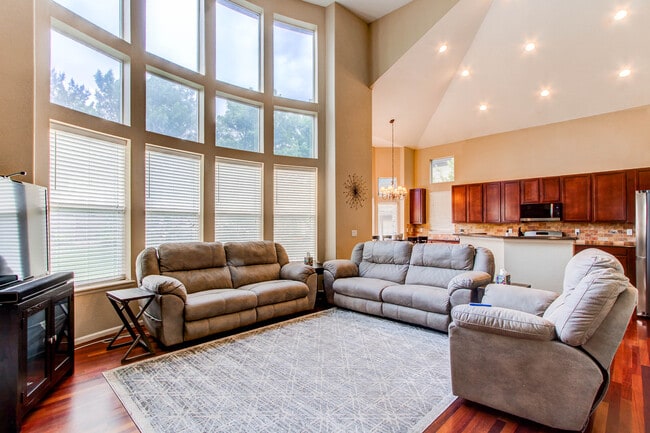 Building Photo - 2675 Forsythia Pl