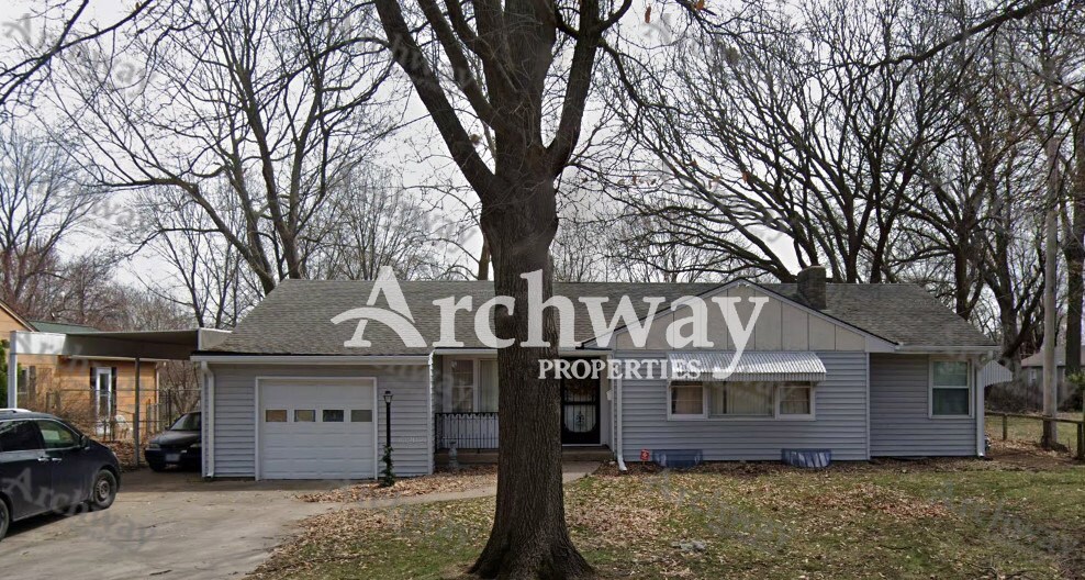 Primary Photo - 10619 Oakland Ave