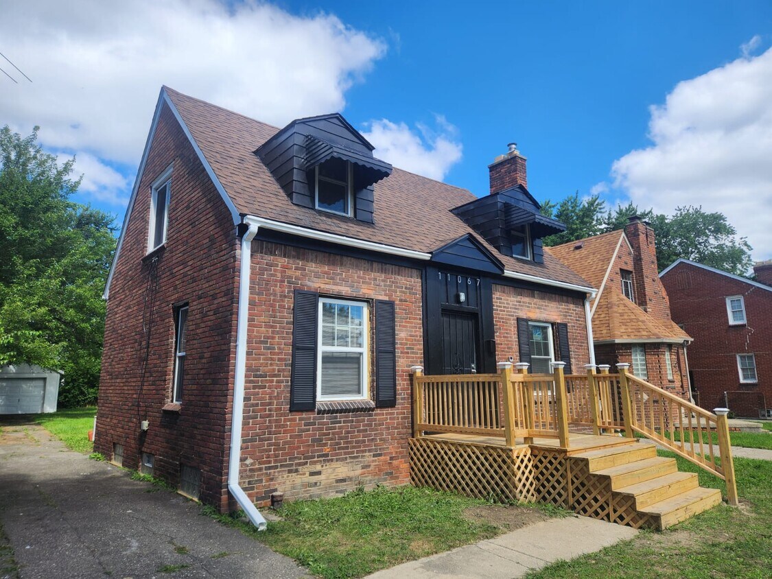 Primary Photo - 11067 Wayburn St