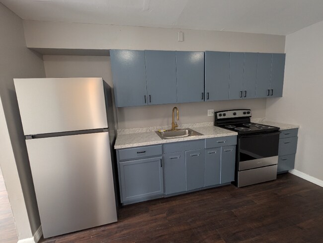 Building Photo - 110 Cromwell Pl