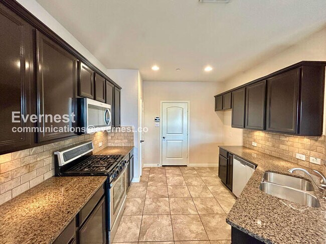 Foto del edificio - 3 Bed/2.5 Bath Townhome with Garage / Pet-Friendly / Vouchers Accepted / Available Now!