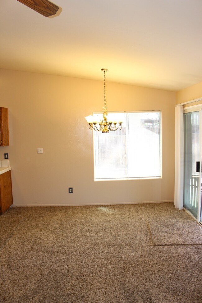 Foto del edificio - 1327 Clipper Hills Dr