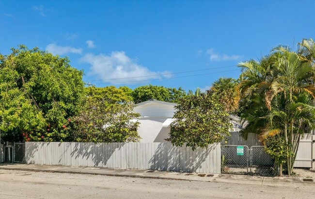 Building Photo - 2421 Patterson Ave