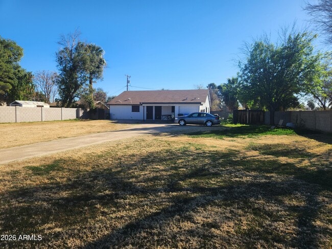 Building Photo - 2531 W Morten Ave