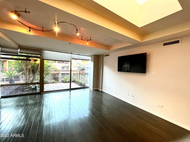 Building Photo - 7147 E Rancho Vista Dr