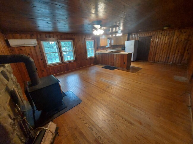 Foto del edificio - 4211 Yellow Mountain Rd