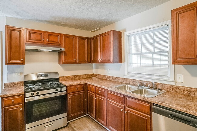 Foto del edificio - 5010 Ailene Dr