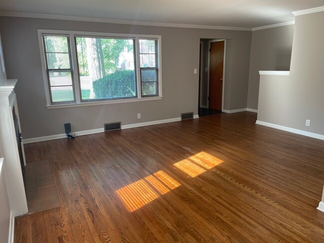 Building Photo - 424 Chevy Chase Rd