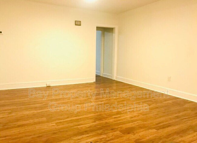 Foto del edificio - 6122 Larchwood Ave