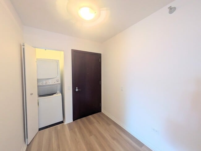 Foto del edificio - 33 W Ontario St