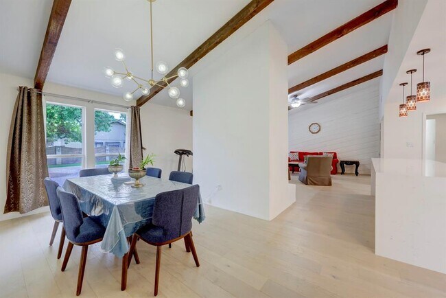 Building Photo - 7404 Danwood Dr