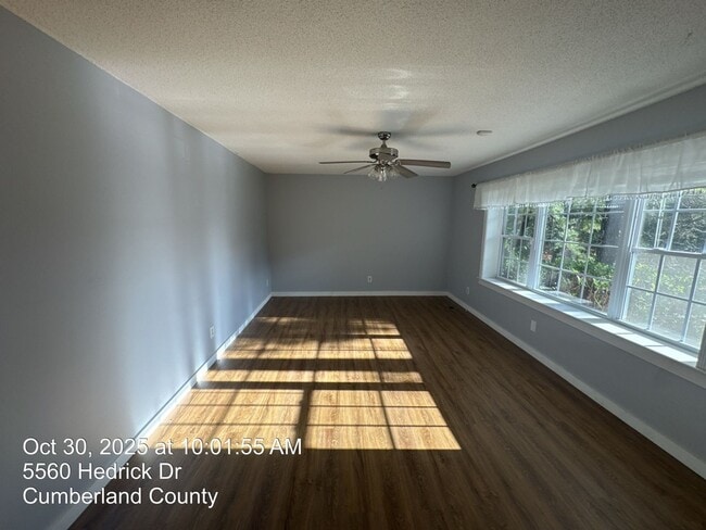 Foto del edificio - 5560 Hedrick Dr