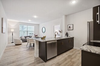 Interior Photo - 227 North Walnut